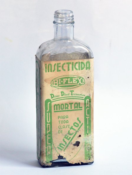 Foto 1. Frontal de la botella de Insecticida Bi-Flex./ Desinsectador 12-2013