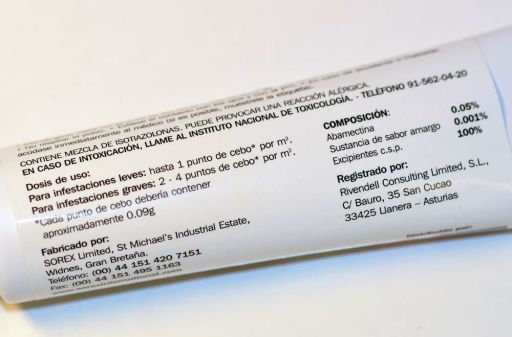 Foto 2. Parte de la etiqueta de un envase de Avert 310A donde se puede leer la composición./ Desinsectador 01-2014