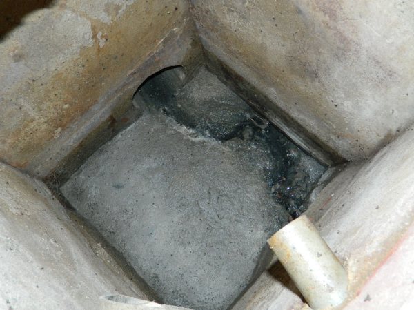 Foto 1. Registro del albañal./ Desinsectador 02-2014